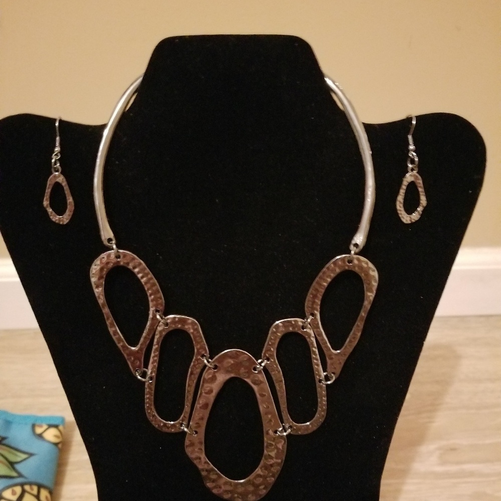 Black Metal Necklace Set